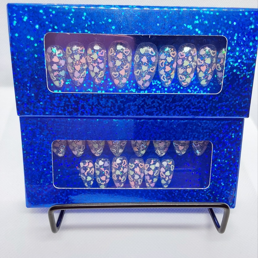 HAND PAINTED PRESS ON NAILS, MEDIUM ALMOND, 24 NAILS - Picture 4 of 5